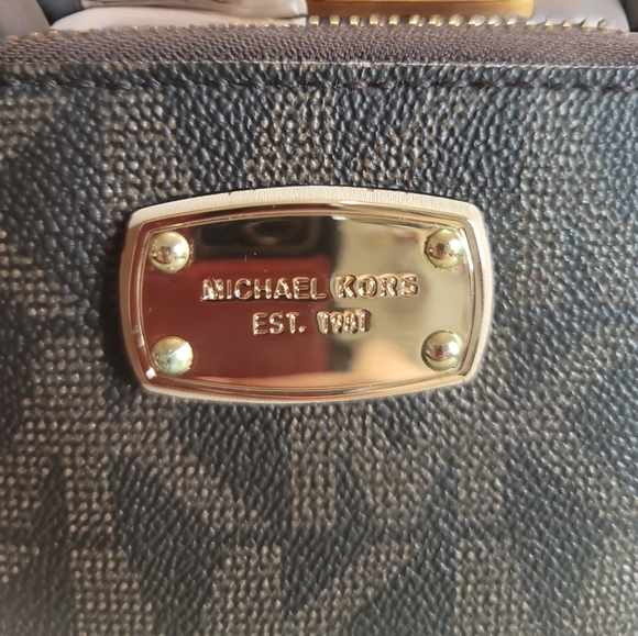 Michael Kors Jet Set Nwt Signature Zip Around Bifold Wallet in Brow… - Picture 2 of 11